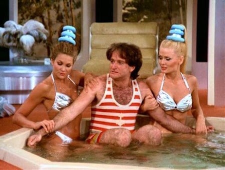 Debra Jo Fondren with her co-actors of Mork & Mindy in the jacuzzi. How much salary does Debra get paid from Mork & Mindy series?